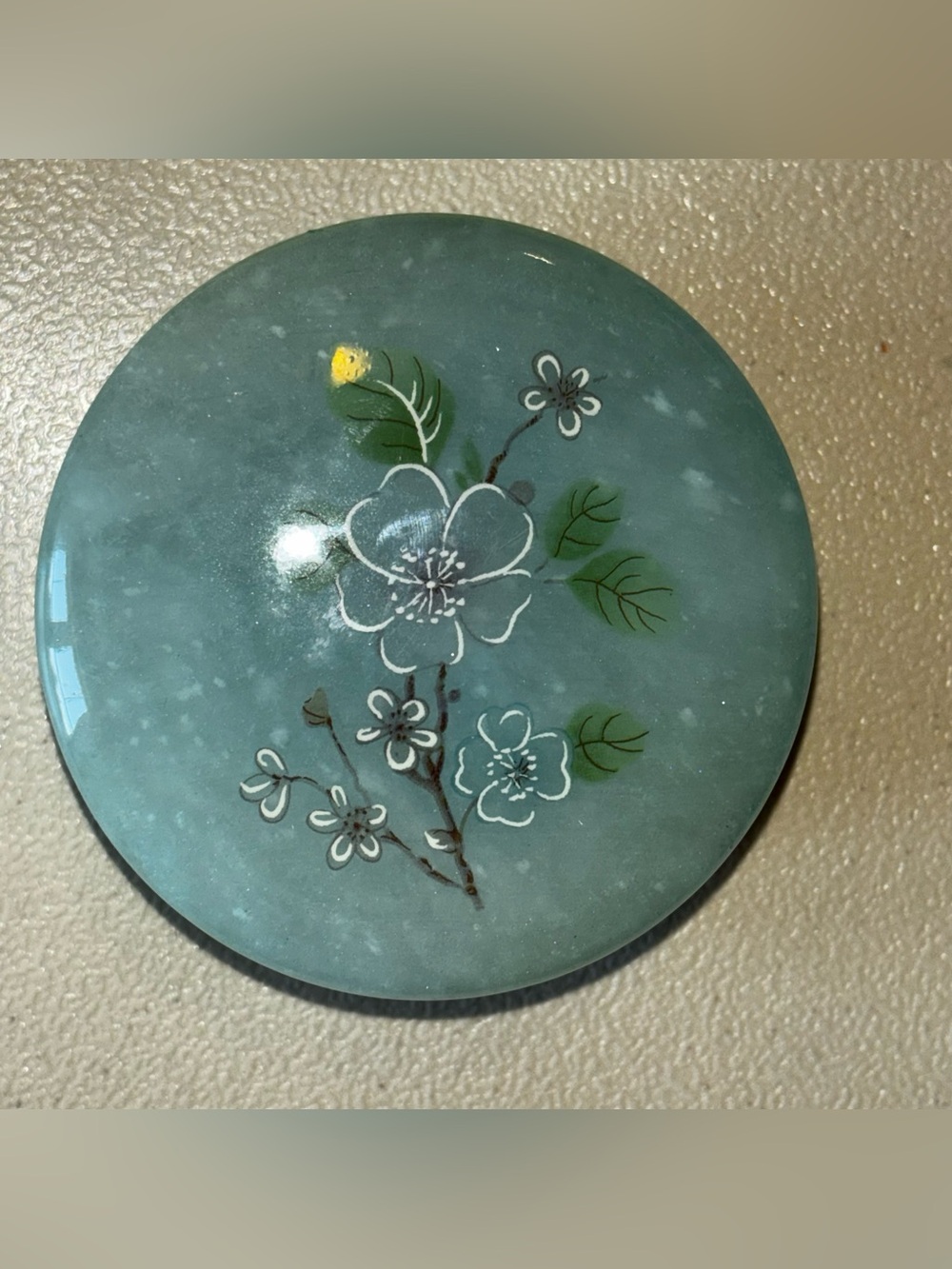 Green Floral Alabaster Trinket Box Lidded Keepsake Jewelry Box 3.5" Diameter - Picture 7 of 11